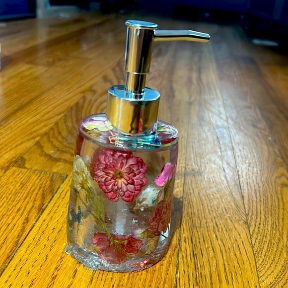 Handmade resin soap dispenser - Picture 3 of 8
